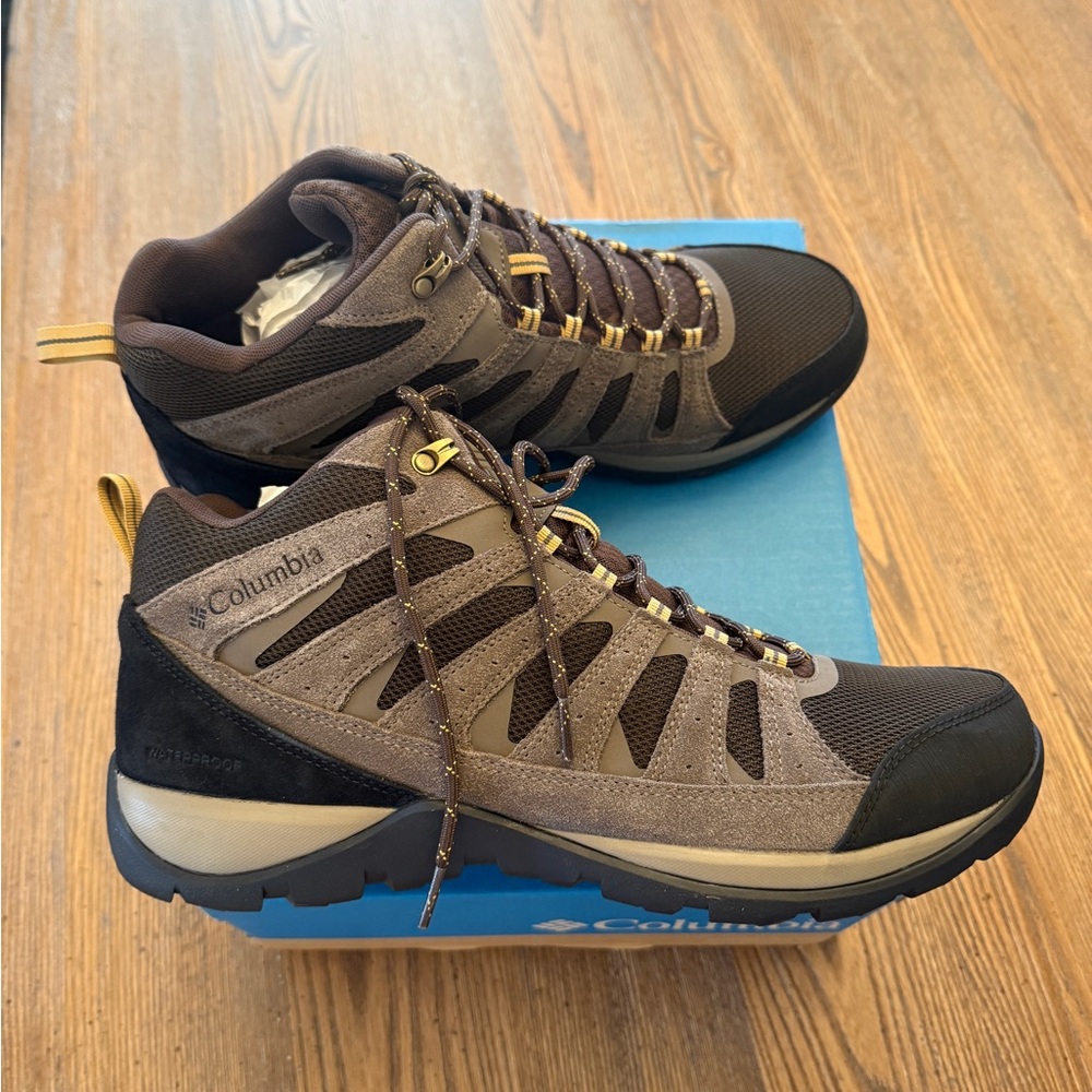 Columbia Men's Tan and Black Athletic Shoes